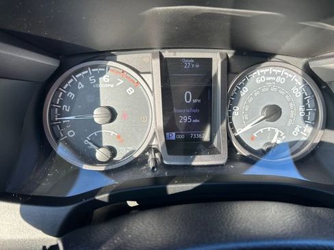 Used 2016 Toyota Tacoma TRD Sport image 24