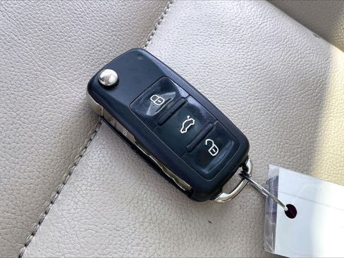 Used 2013 Volkswagen Tiguan SE FWD image 11