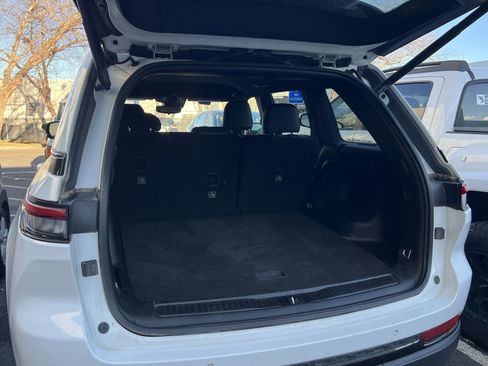 Used 2024 Jeep Grand Cherokee Altitude image 21