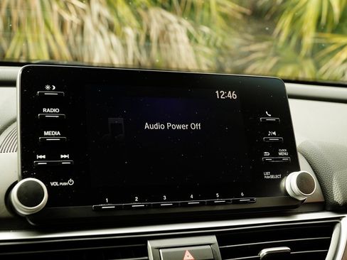 Used 2018 Honda Accord Hybrid image 18