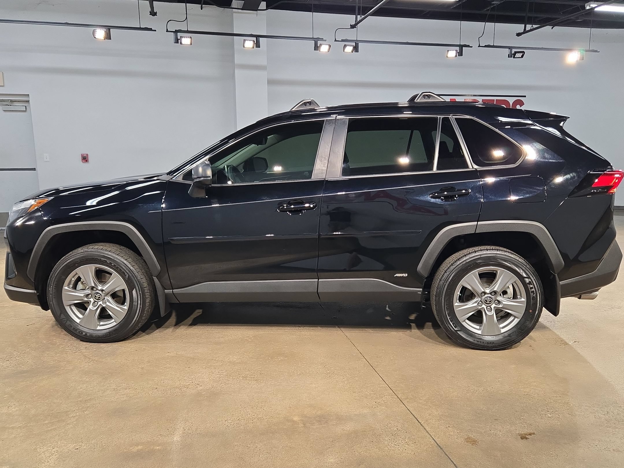 Certified 2024 Toyota RAV4 LE AWD/4WD image 4