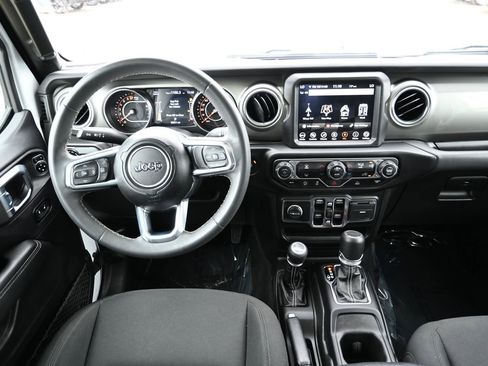 Used 2023 Jeep Gladiator Overland image 17