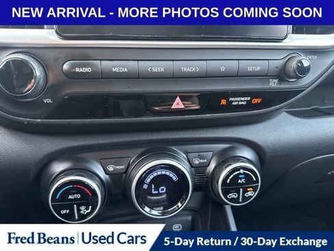 Certified 2023 Hyundai Venue SEL FWD image 8