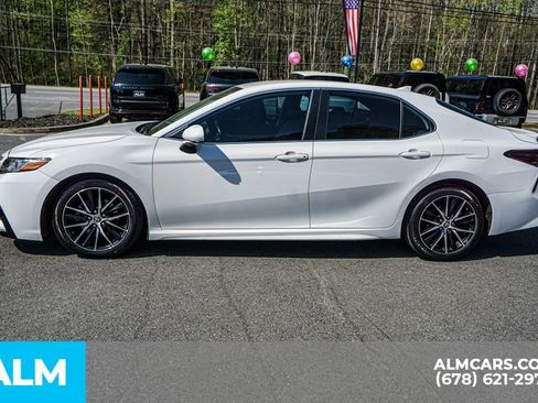 Used 2021 Toyota Camry SE image 7