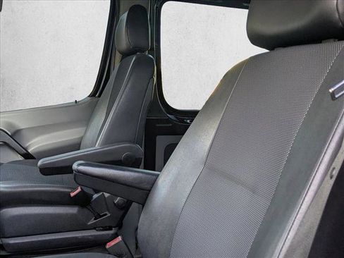 Used 2015 Mercedes-Benz Sprinter 2500 image 11