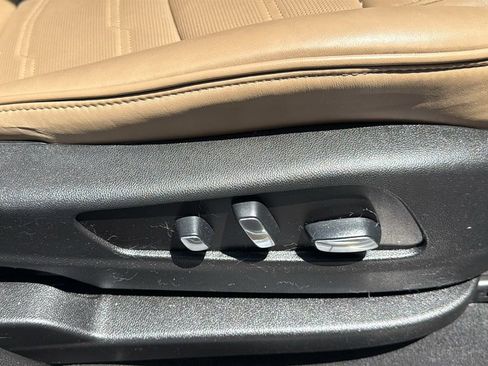 Used 2019 Cadillac XT5 Platinum AWD/4WD image 13
