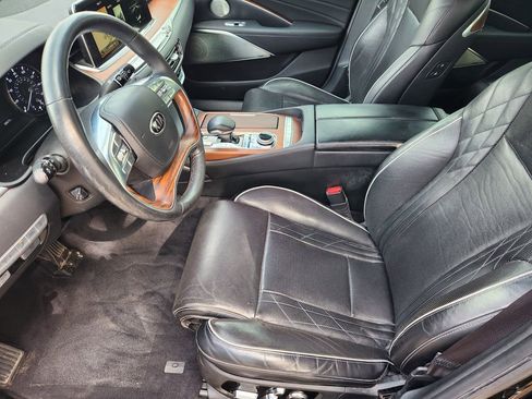 Used 2019 Kia K900 Luxury image 11