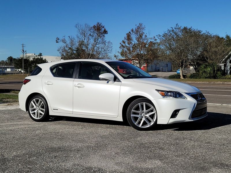 Used 2014 Lexus CT 200h image 1