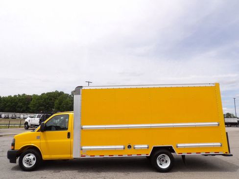 Used 2022 GMC Savana 3500 Extended w/ Power Convenience Package RWD image 50