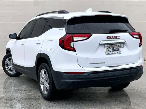 Used 2022 GMC Terrain SLE w/ Driver Convenience Package image 5