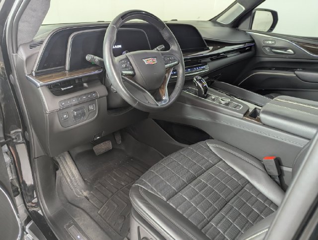 Used 2023 Cadillac Escalade Sport Platinum w/ Heavy-Duty Trailer Package AWD/4WD image 11