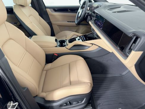 New 2026 Porsche Cayenne AWD/4WD image 30