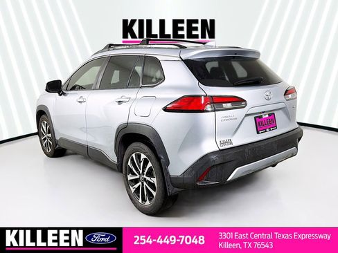Used 2022 Toyota Corolla Cross XLE FWD image 6