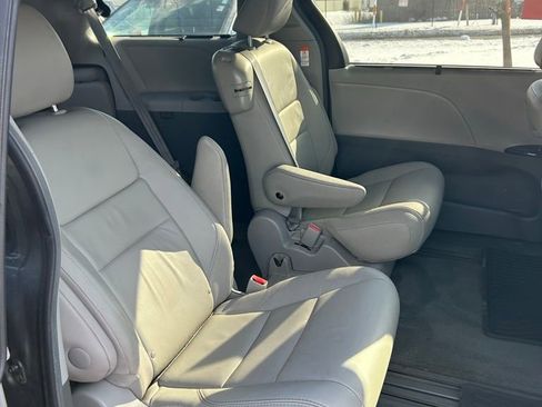 Used 2015 Toyota Sienna XLE image 6