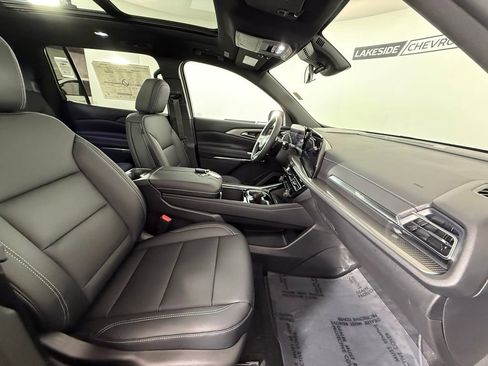 New 2026 Chevrolet Traverse LT w/ Sun and Wheel Package image 17
