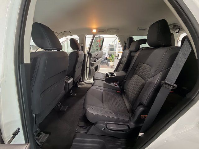 Used 2025 Nissan Pathfinder SV FWD image 12
