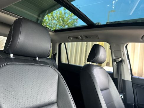 Used 2021 Volkswagen Tiguan SE w/ Panoramic Sunroof Package AWD/4WD image 19