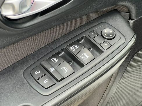 Used 2016 Jeep Cherokee Latitude w/ Comfort/Convenience Group AWD/4WD image 34