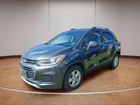 Used 2018 Chevrolet Trax LT w/ LT Convenience Package AWD/4WD image 3