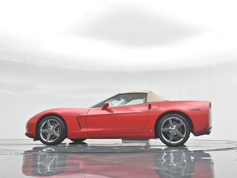 Used 2007 Chevrolet Corvette Convertible w/ Preferred Equipment Group image 54