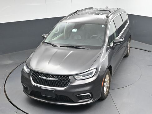 Used 2022 Chrysler Pacifica Touring-L image 29