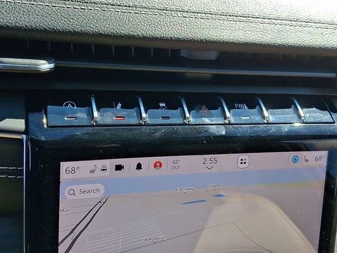 Used 2023 Jeep Grand Cherokee Limited image 25