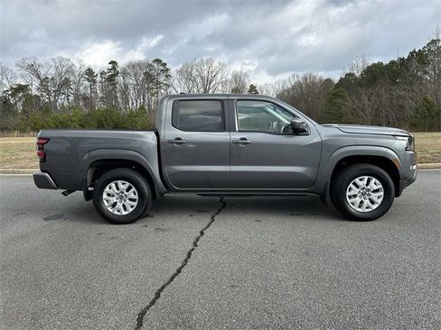 Certified 2023 Nissan Frontier SV w/ SV Convenience Package image 9