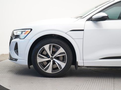 Used 2024 Audi Q8 e-tron Premium image 2