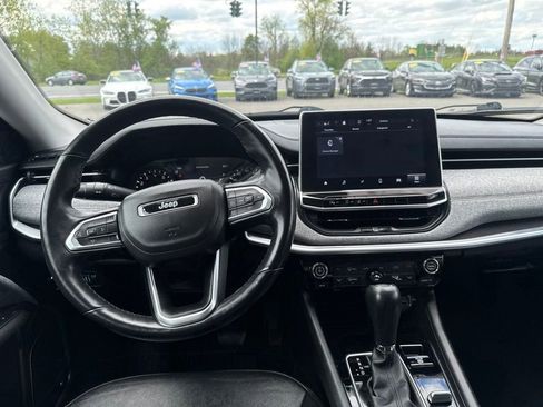 Used 2022 Jeep Compass Latitude w/ Sun and Sound Group AWD/4WD image 21