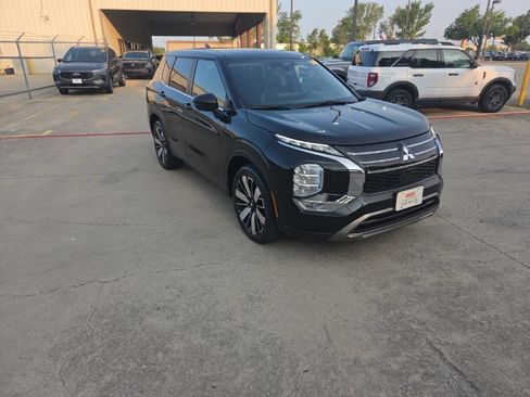 Used 2025 Mitsubishi Outlander AWD image 6