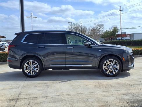 Used 2023 Cadillac XT6 Premium Luxury w/ Technology Package image 8