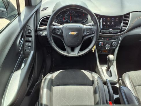 Used 2021 Chevrolet Trax LT FWD image 13