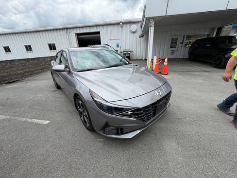 Used 2023 Hyundai Elantra Limited FWD image 7