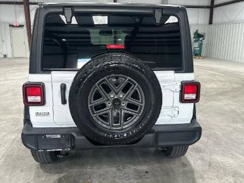 Used 2025 Jeep Wrangler Unlimited Sport AWD/4WD image 4