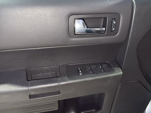 Used 2019 Ford Flex SE image 11