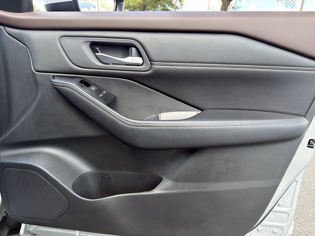 Used 2023 Nissan Rogue SV w/ SV Premium B Package FWD image 39