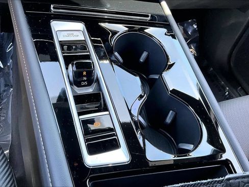 Certified 2025 Volkswagen Atlas Cross Sport SE FWD image 29
