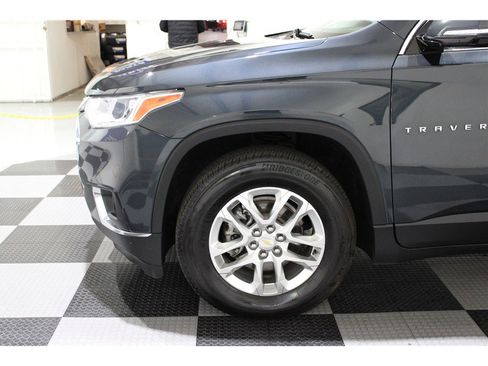 Used 2021 Chevrolet Traverse LT image 9