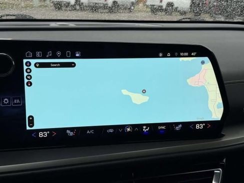 Used 2025 Chevrolet Traverse LT image 27