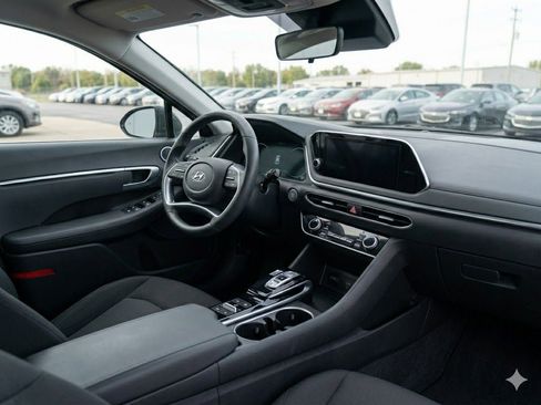 Used 2025 Hyundai Sonata SEL FWD image 3