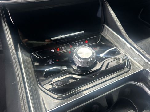 Used 2022 Jeep Wagoneer Series III w/ Premium Group I image 27