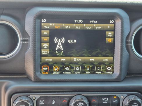 Used 2023 Jeep Wrangler Unlimited Sahara w/ Cold Weather Group AWD/4WD image 23
