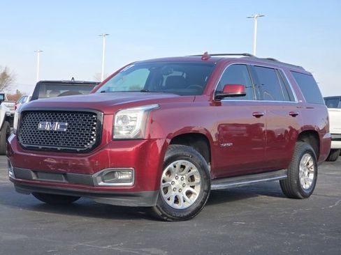 Used 2017 GMC Yukon SLT image 2