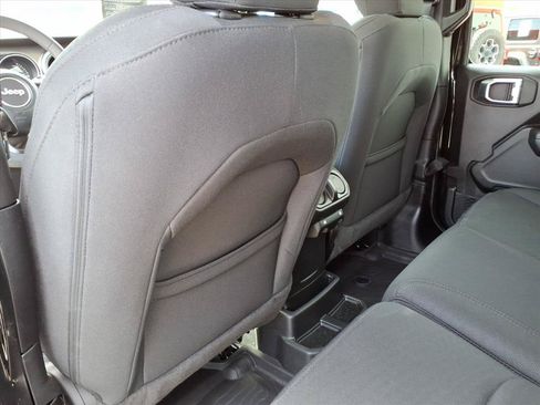 Used 2023 Jeep Wrangler Unlimited AWD/4WD image 15