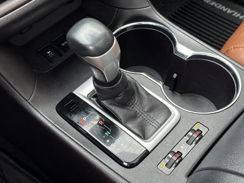 Used 2018 Toyota Highlander image 24