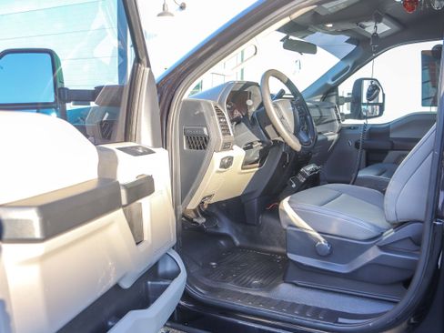 Used 2022 Ford F550 4x4 Regular Cab Super Duty w/ Power Equipment Group image 16