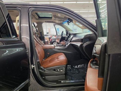 Used 2016 Cadillac Escalade ESV Premium AWD/4WD image 37