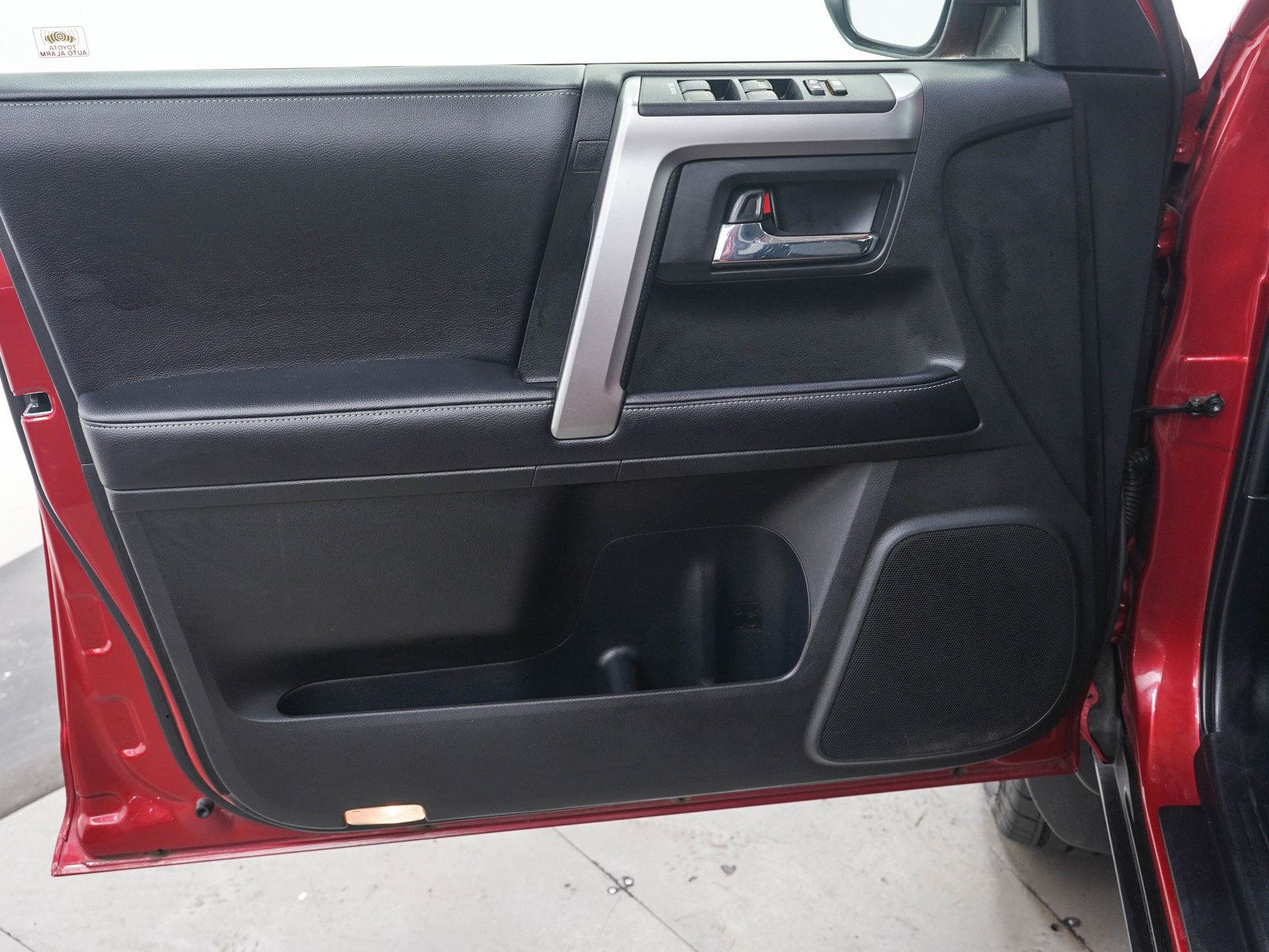 Used 2018 Toyota 4Runner SR5 AWD/4WD image 19