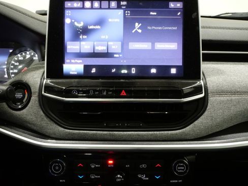 Used 2022 Jeep Compass Latitude w/ Sun and Sound Group image 20