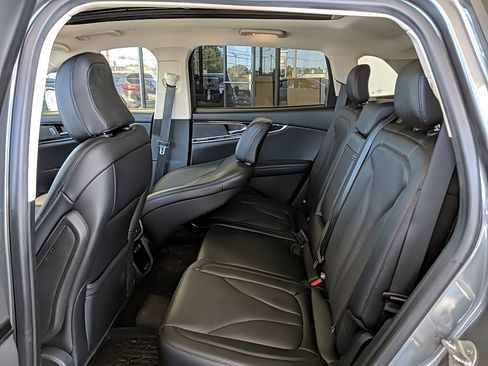 Certified 2022 Lincoln Nautilus Reserve image 12